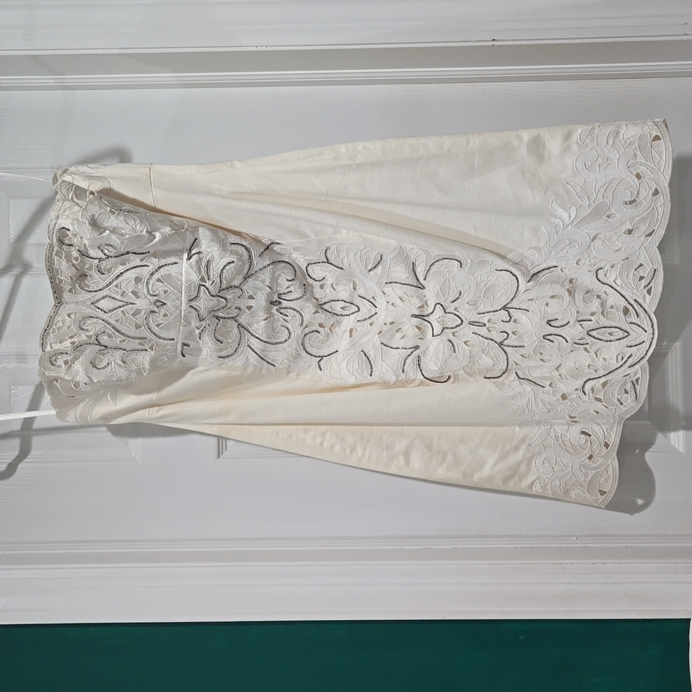 WHBM Strapless Size 6 white embroidered shift dress